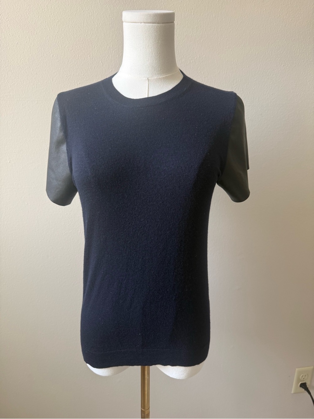 Vince Women Navy Short-Sleeve Mixed-Material Sweater Tee Black Leather Sleeves - Picture 3 of 6